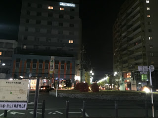 西武新宿線新狭山駅前 / マジシャンひろし