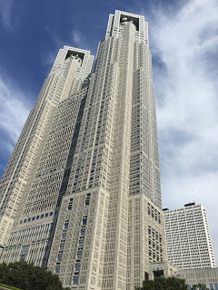 西新宿の都庁舎 / マジシャンひろし