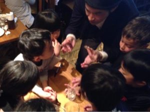 コインマジック
日本を去る家族の送別会にマジシャンの子供向けマジックショー in ゼスト キャンティーナ 西麻布 港区