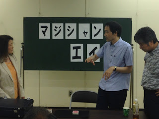 信用金庫の余興で出張マジックショーでのマジシャンひろし