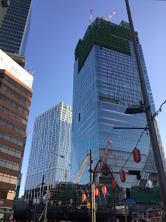 渋谷駅で建設中の高層ビル / マジシャン出張