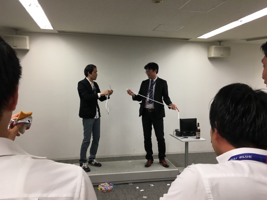 決起大会でマジックショー ロープマジック3