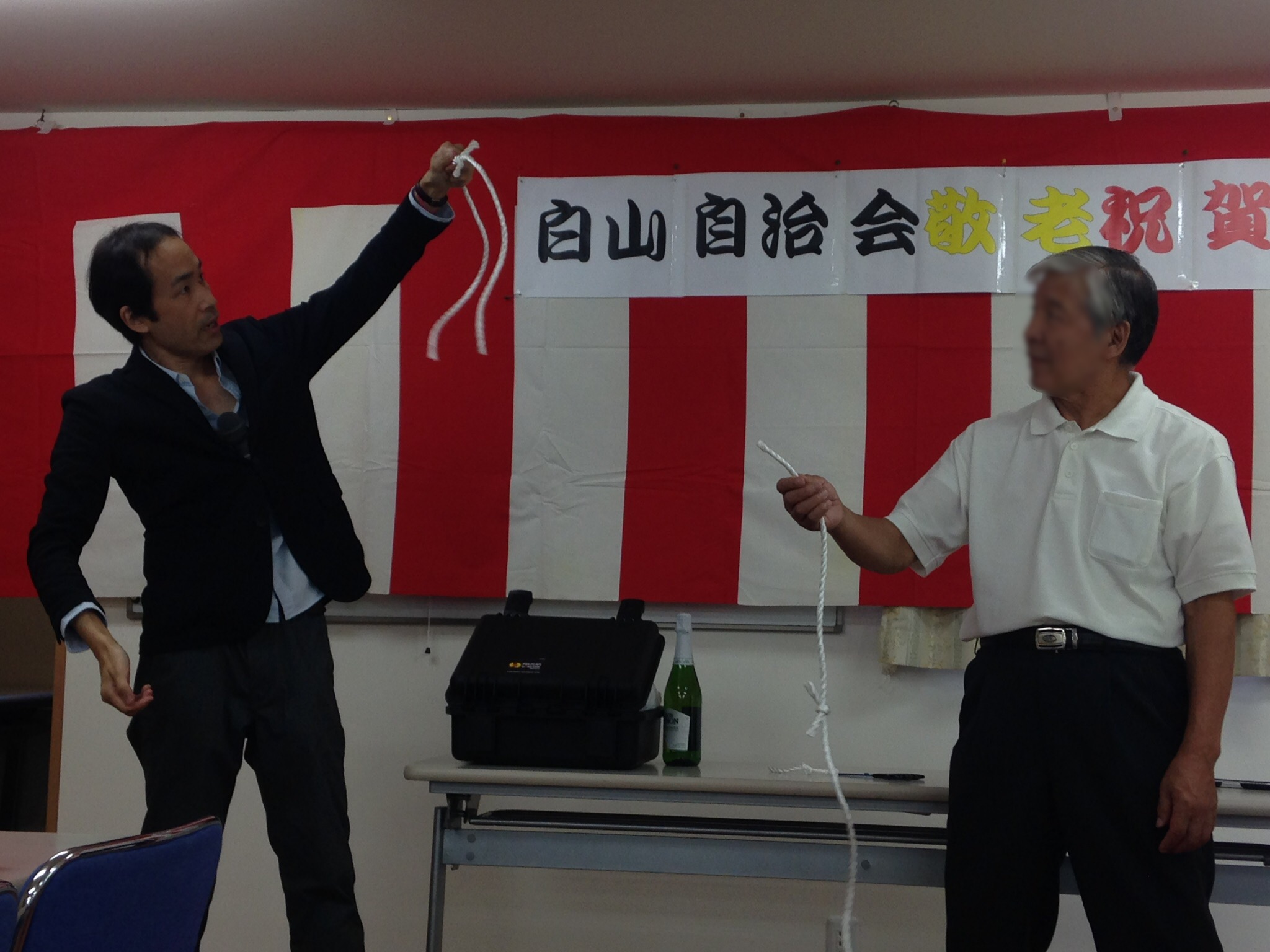 客に真似をしてもらっている