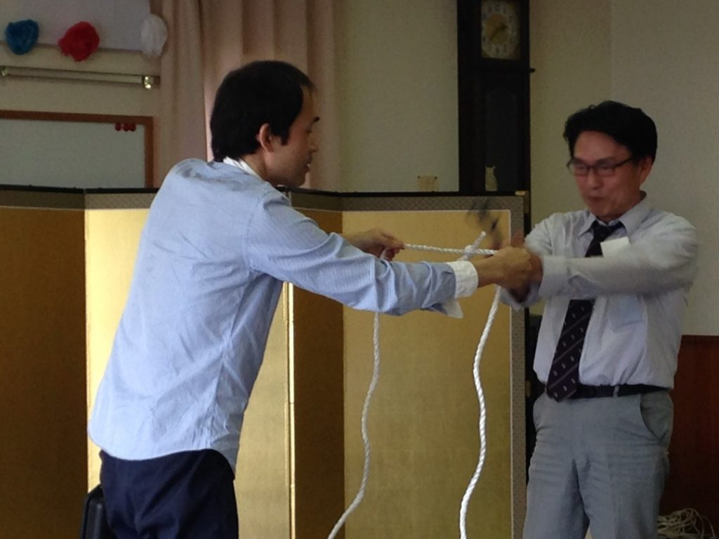 ロープにおまじないをかけてもらう