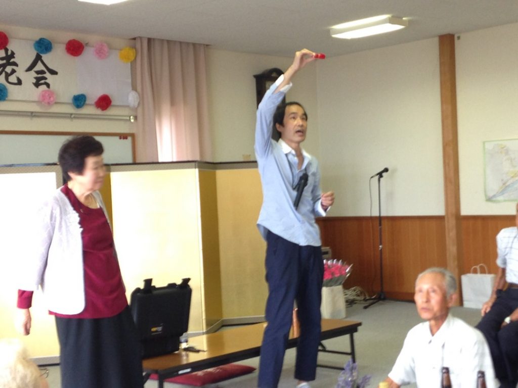 ハンカチーフに輪ゴムで巻いてあります