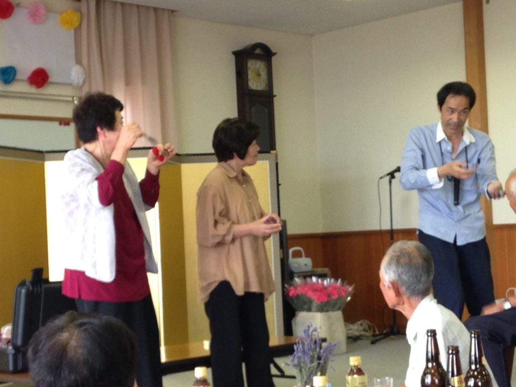 カードは表向きで選んでもらう