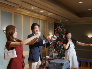 クリスマスパーティーでマジックショー