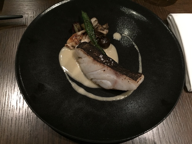 クリスマスパーティーでマジックショー 魚料理