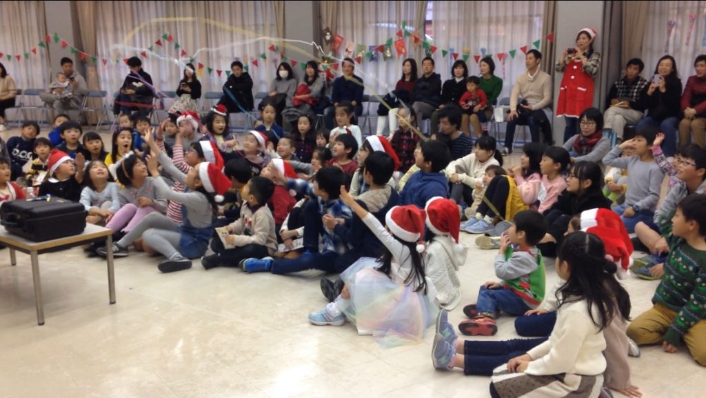 子ども会のクリスマス会でマジシャン出張､派遣マジックショー