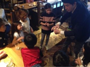 インチキしていない
日本を去る家族の送別会にマジシャンの子供向けマジックショー in ゼスト キャンティーナ 西麻布 港区