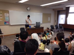 保育園児にマジックショー / マジシャンひろし