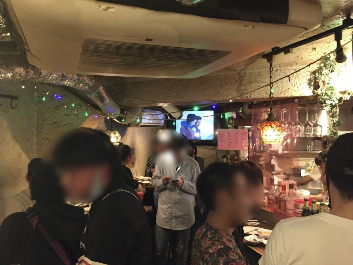 タイ フードパブCONROW店内 配達員の方の忘年会にマジシャンデリバリー 東京都渋谷区道玄坂