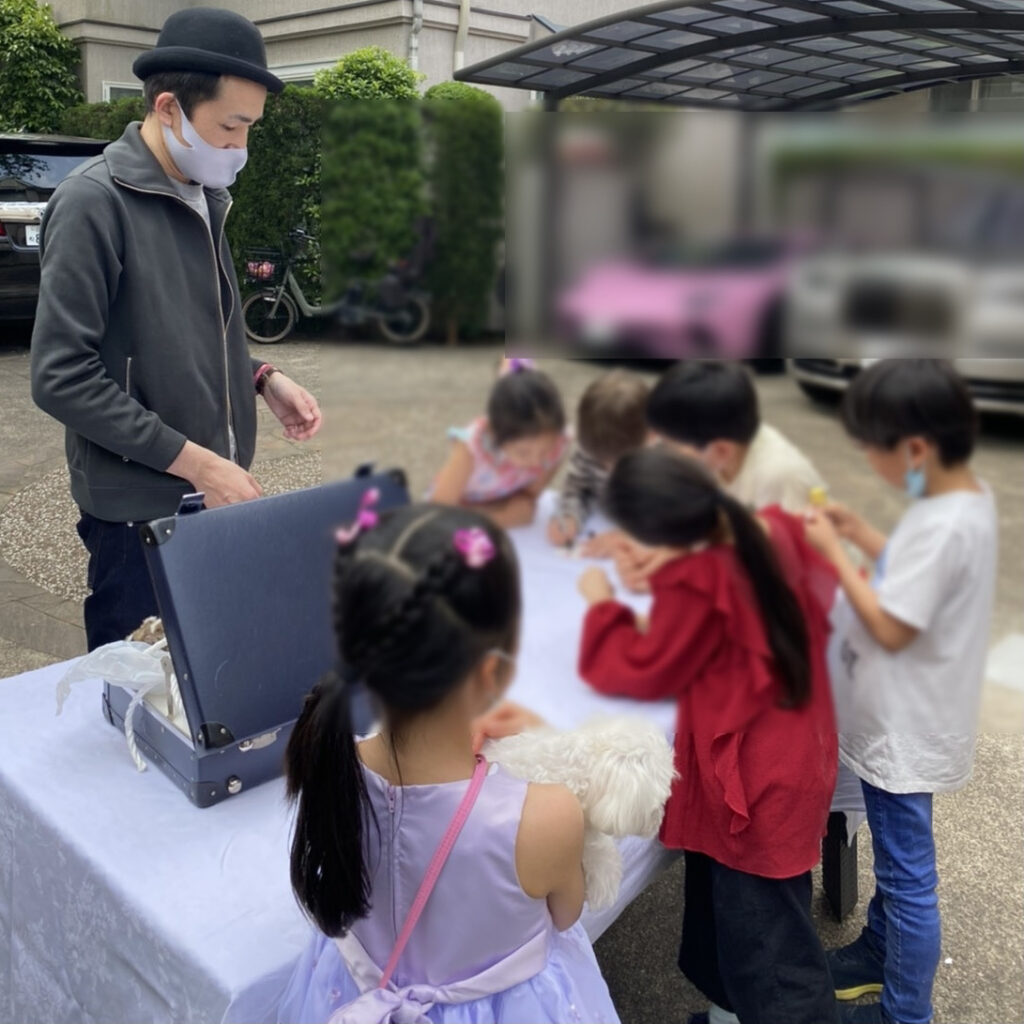 カードにサイン　7thバースデーパーティーに出張マジシャンマジックショー東京都渋谷区