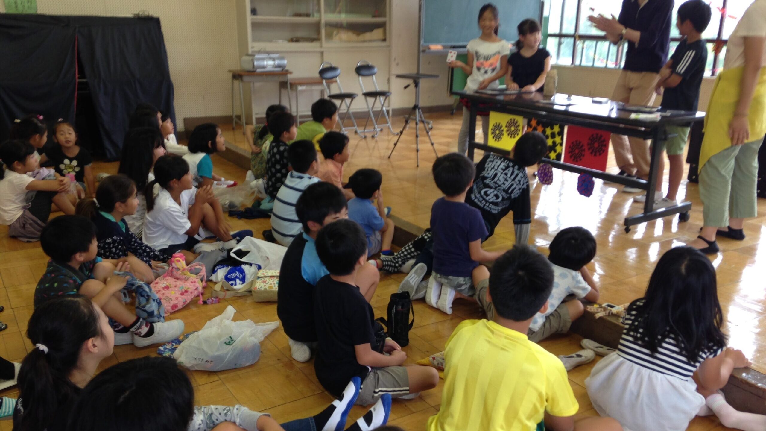 数理トリック　子供会の夏休みお楽しみ会で出張マジシャン子供向けマジックショー in 東京都国立市小学校