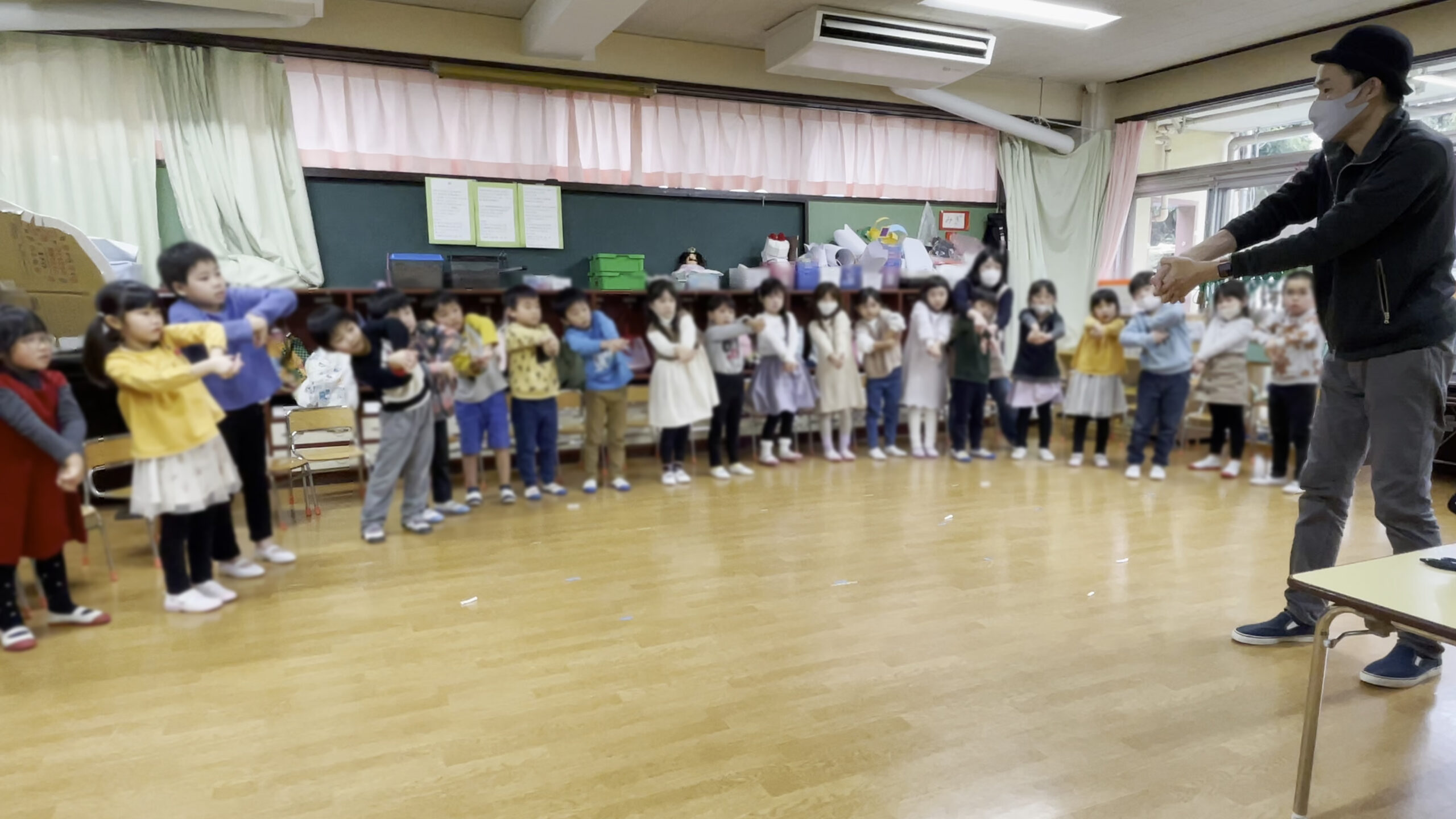 なぜか腕が解けない園児たち 5歳児クラス 保育園の父母の会お楽しみ会に出張マジシャンマジックショー 練馬区, 東京都
