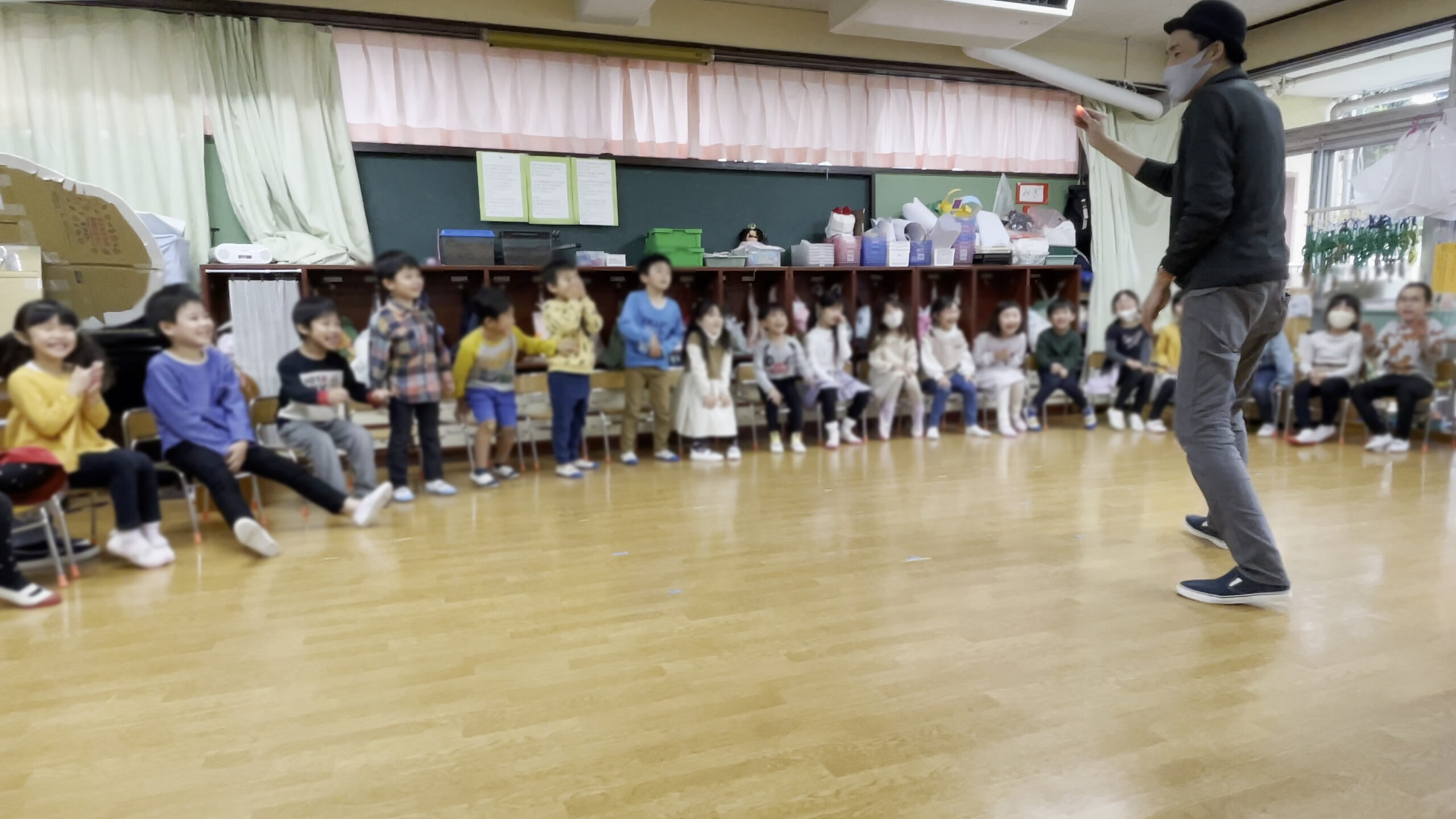 園児の耳から不思議な赤い光が! 5歳児クラス 保育園の父母の会お楽しみ会に出張マジシャンマジックショー 練馬区, 東京都