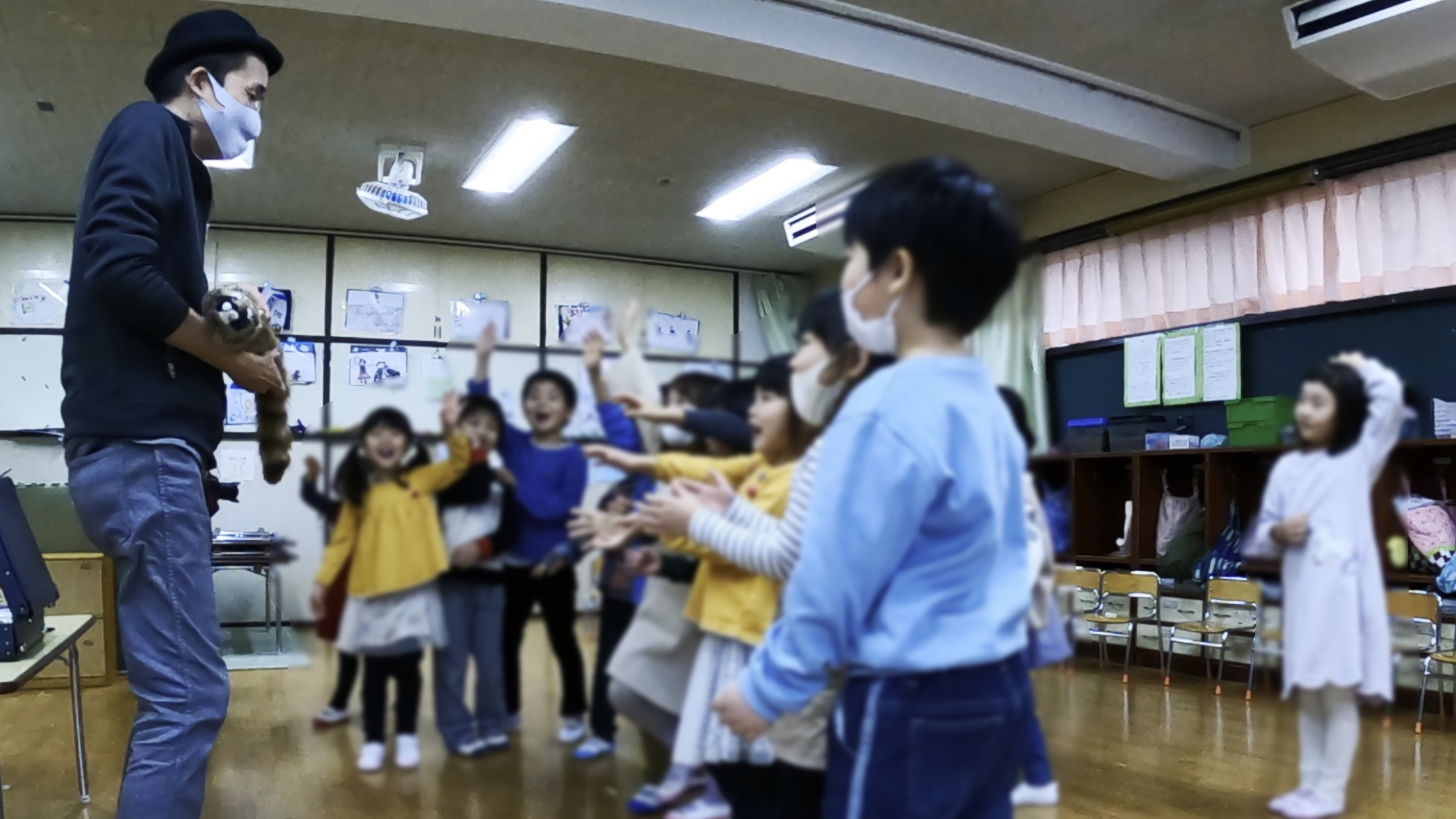 ロッキーくんん異触りたい園児たち 5歳児クラス 保育園の父母の会お楽しみ会に出張マジシャンマジックショー 練馬区, 東京都