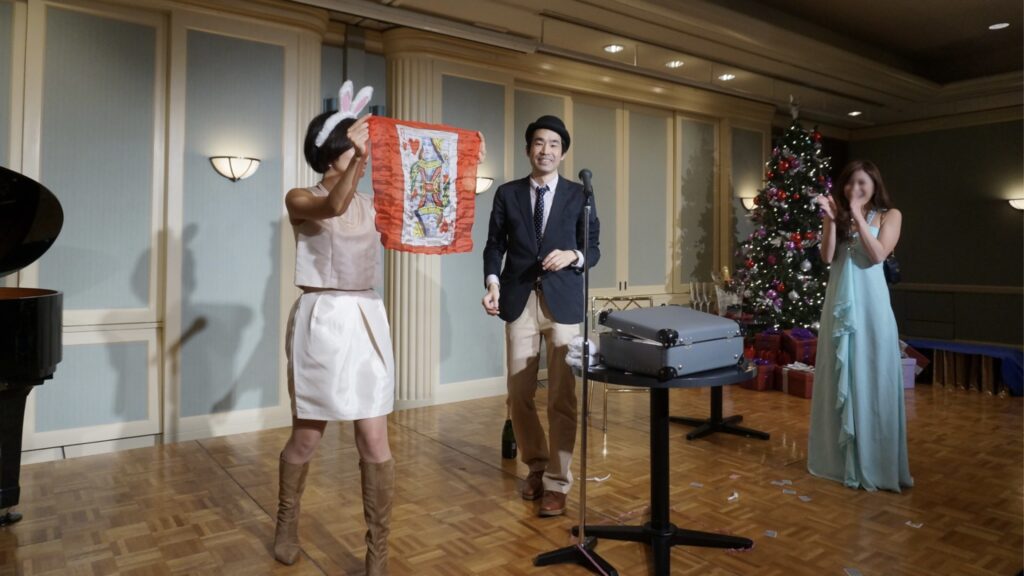 クリスマスパーティーでマジックショー