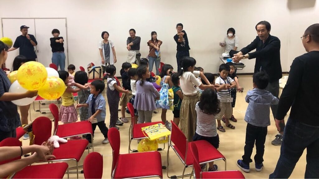 誕生会で体を使ったマジック