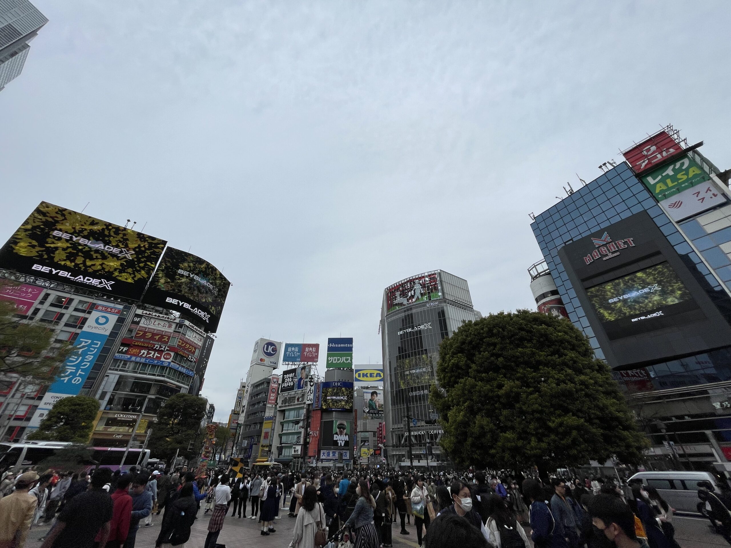 2時ごろの渋谷駅前 幼稚園卒園祝いパーティーでマジックショー 目黒区, 東京都