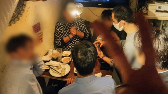 盛り上がる会場 配達員の方の忘年会にマジシャンデリバリー 東京都渋谷区道玄坂