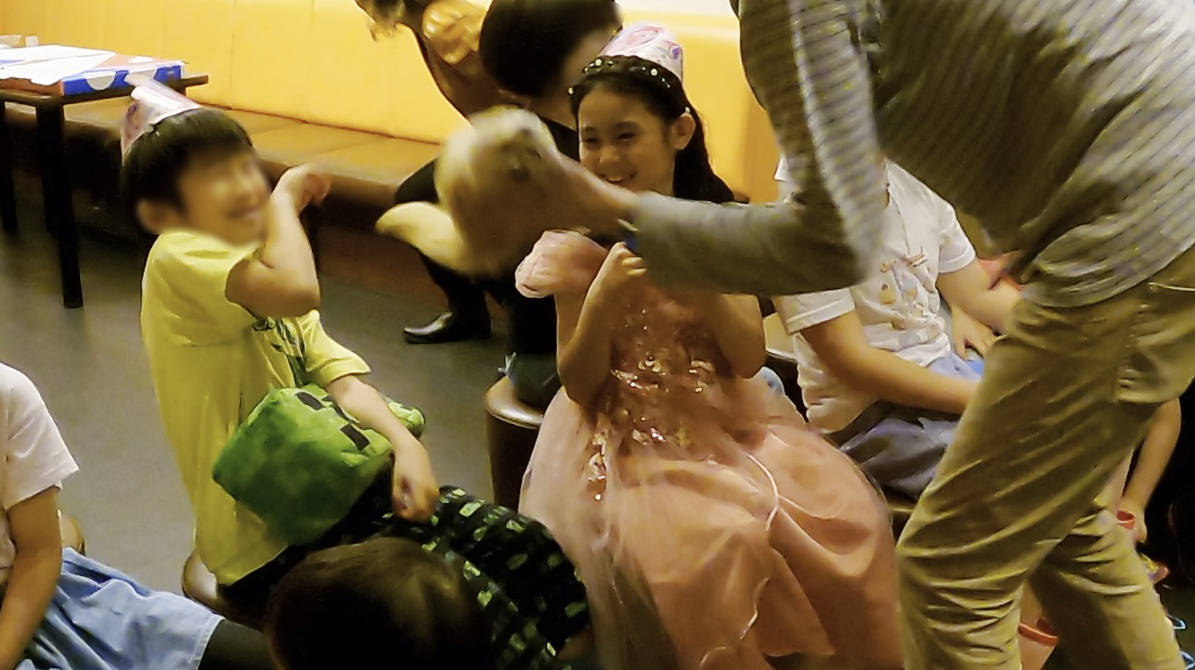 ロッキーのモダンなダンスだよ! 7歳女の子バースデーパーティーマジックショー 横須賀市, 神奈川県 出張マジシャン