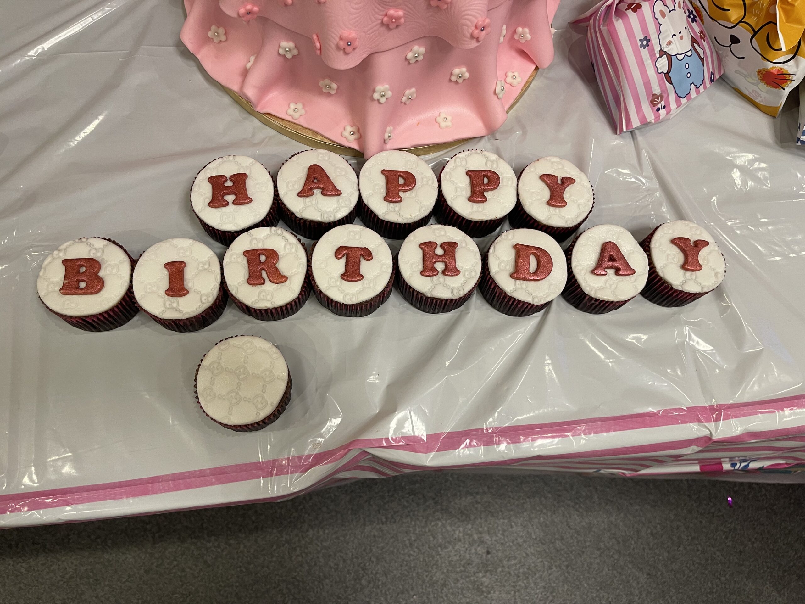 HAPPY BIRTHDAYの無いやつを1ついただいたよ!