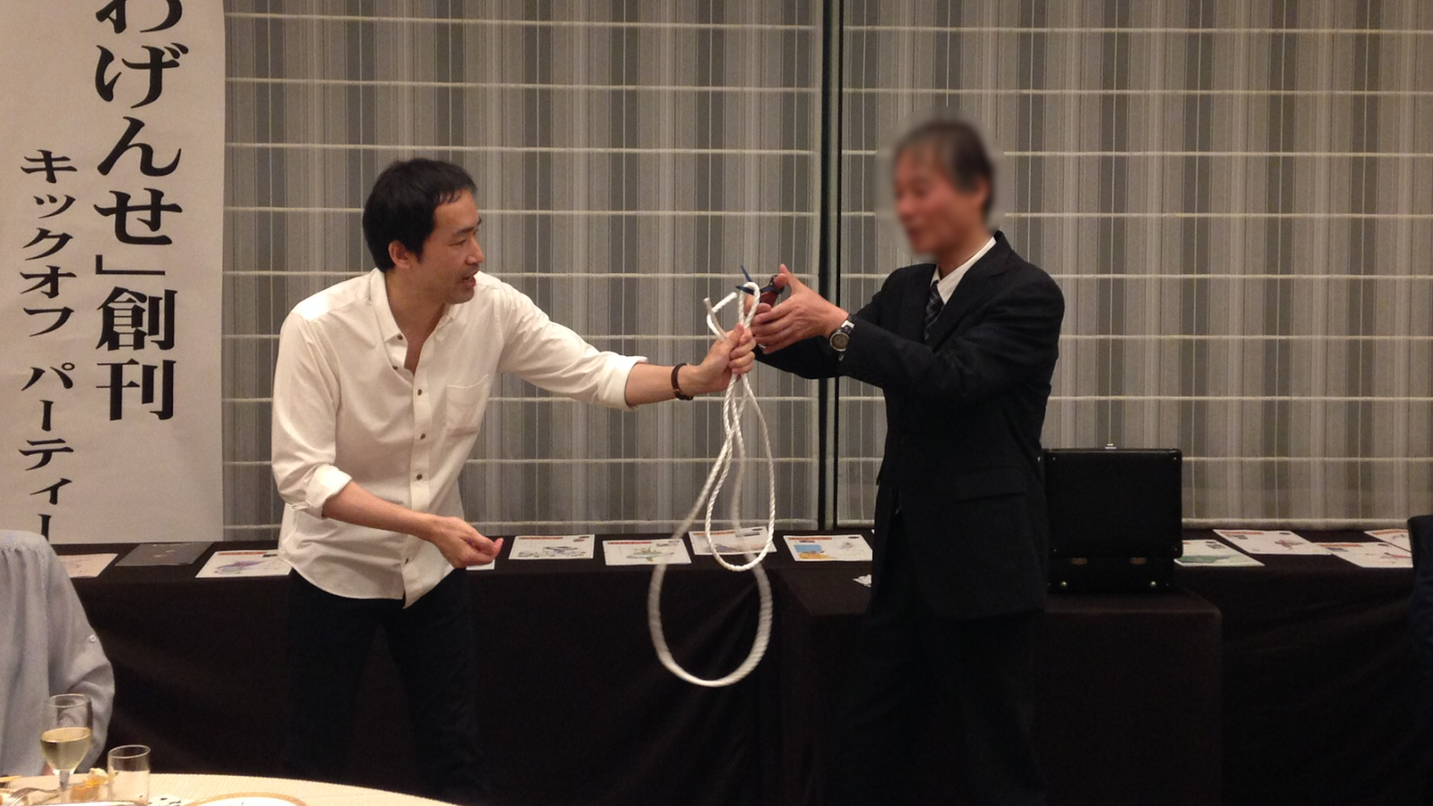 フリーマガジンの創刊祝賀会にマジシャン出張マジックショー in 港区高輪