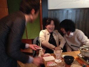 新年会でテーブルホッピングマジシャン出張､派遣マジックショー