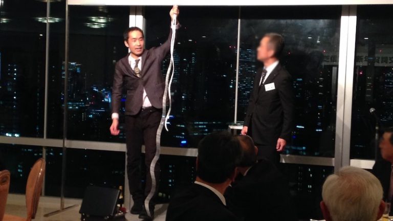 企業の新年会のお客様イベントでマジックショー
