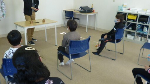 放課後等デイサービス桜梅桃李のクリスマスイベントで出張マジックショー 千葉県柏市