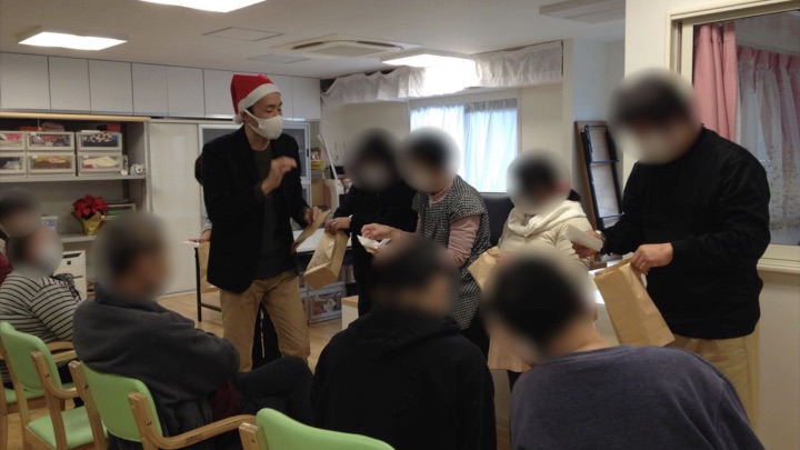 就業継続支援ライブリィ工房クリスマス&忘年会イベントで出張マジックショー 東大和市東京都