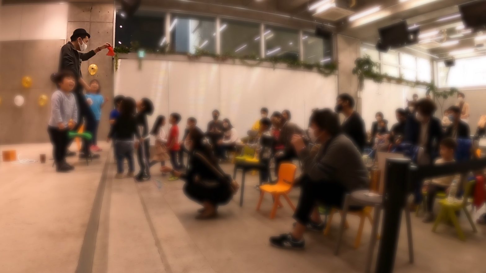 TJ International Nursery ＆ Preschoolの卒園イベントで出張マジシャンのマジックショー