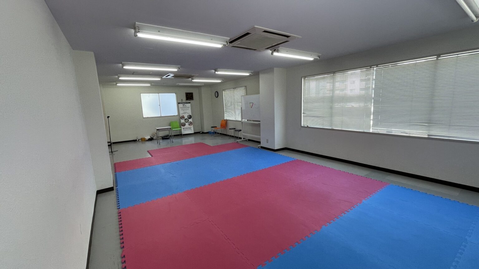 マジックショーの会場　東京ベイインターナショナルウィンタースクールで出張マジシャン子供向けマジックショー 2021