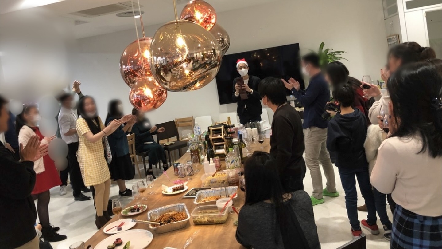企業のファミリークリスマスパーティーでマジックショー 東京都千代田区